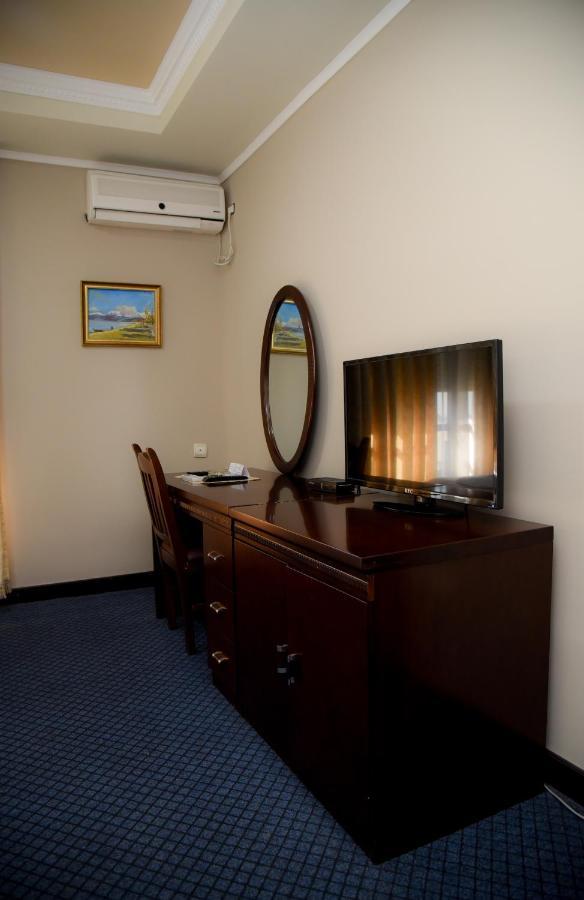 Imperial Hotel Ih Elbasan Luaran gambar
